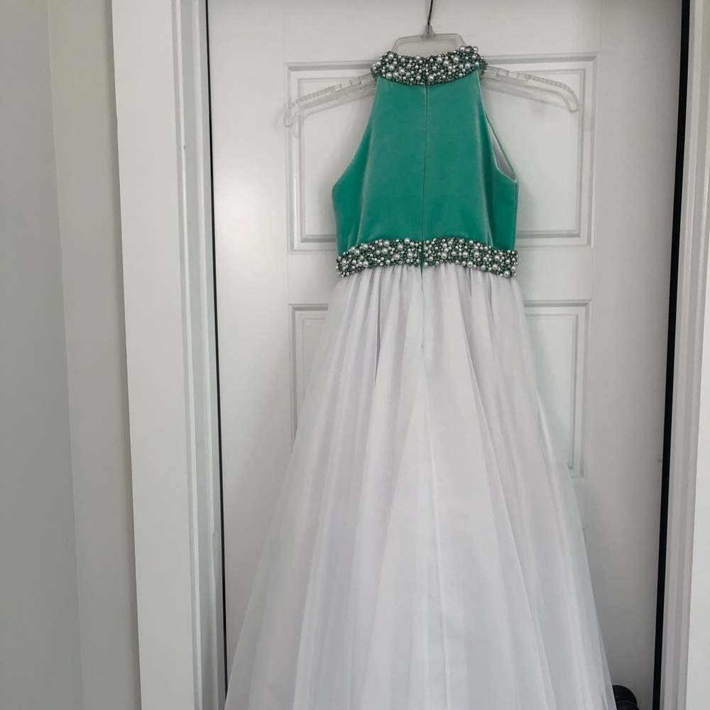 Beautiful spring pageant dress size 6